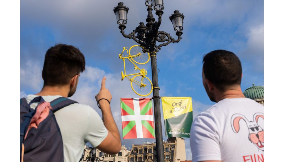 Dando la bienvenida al Tour, de DT Creativos para Bilbao Ekintza / Tour de Francia (Euskadi, País Vasco) Dando la bienvenida al Tour, de DT Creativos para Bilbao Ekintza / Tour de Francia (Euskadi, País Vasco)
